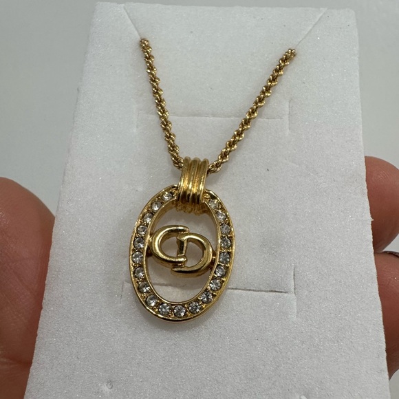 ✨Christian Dior Vintage Gold Tone CD Logo Oval
Pendant Necklace with Rhinestones - Picture 15 of 17